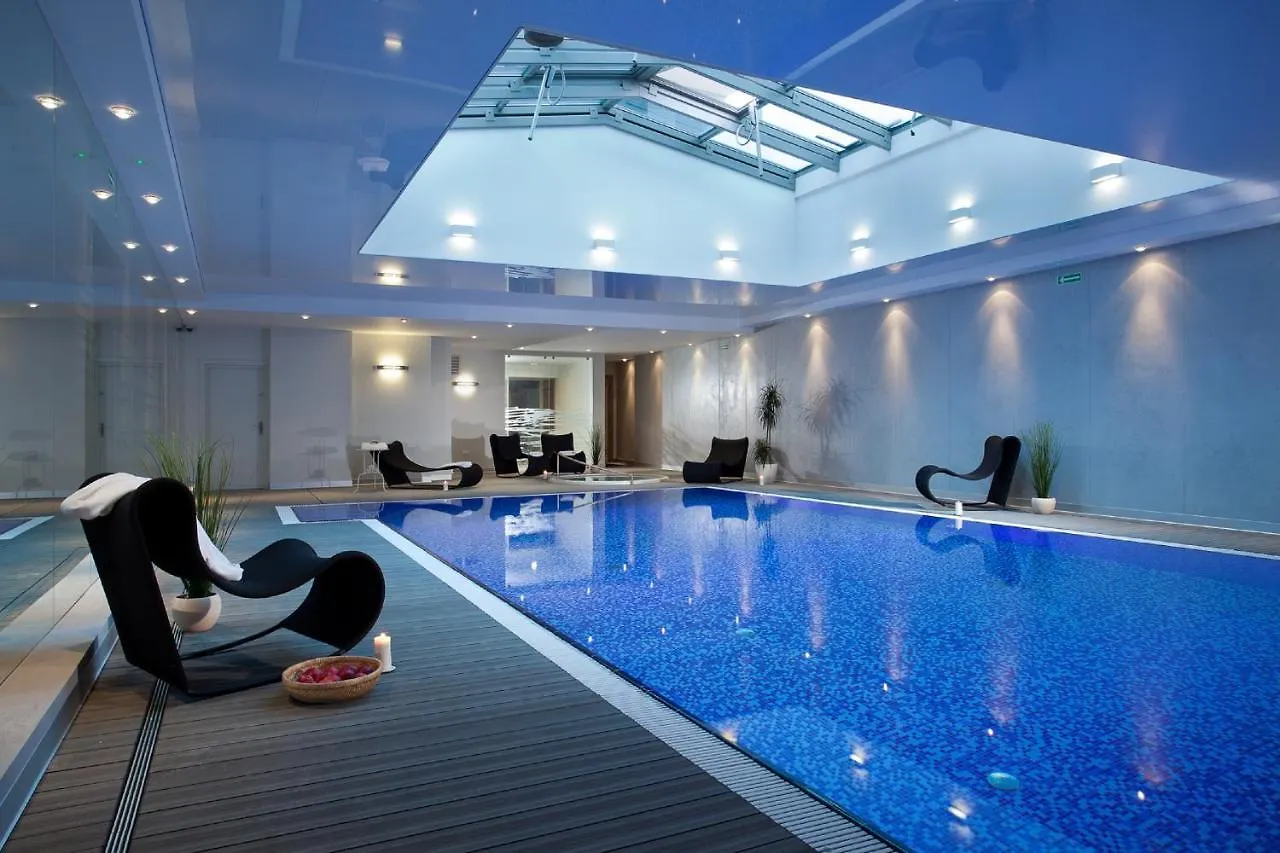 Waterlane Marina By Live & Travel Apartments contacts